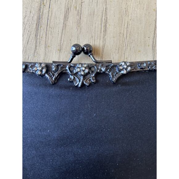 Jessica McClintock Black SatinPurse Chain Shoulder Strap KissLock Clutch Bag - Picture 6 of 7